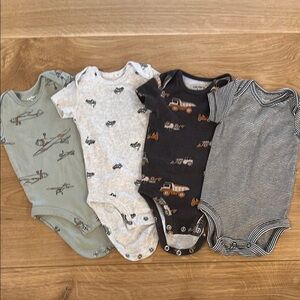 Carters Baby Onesie Set - Very soft!
